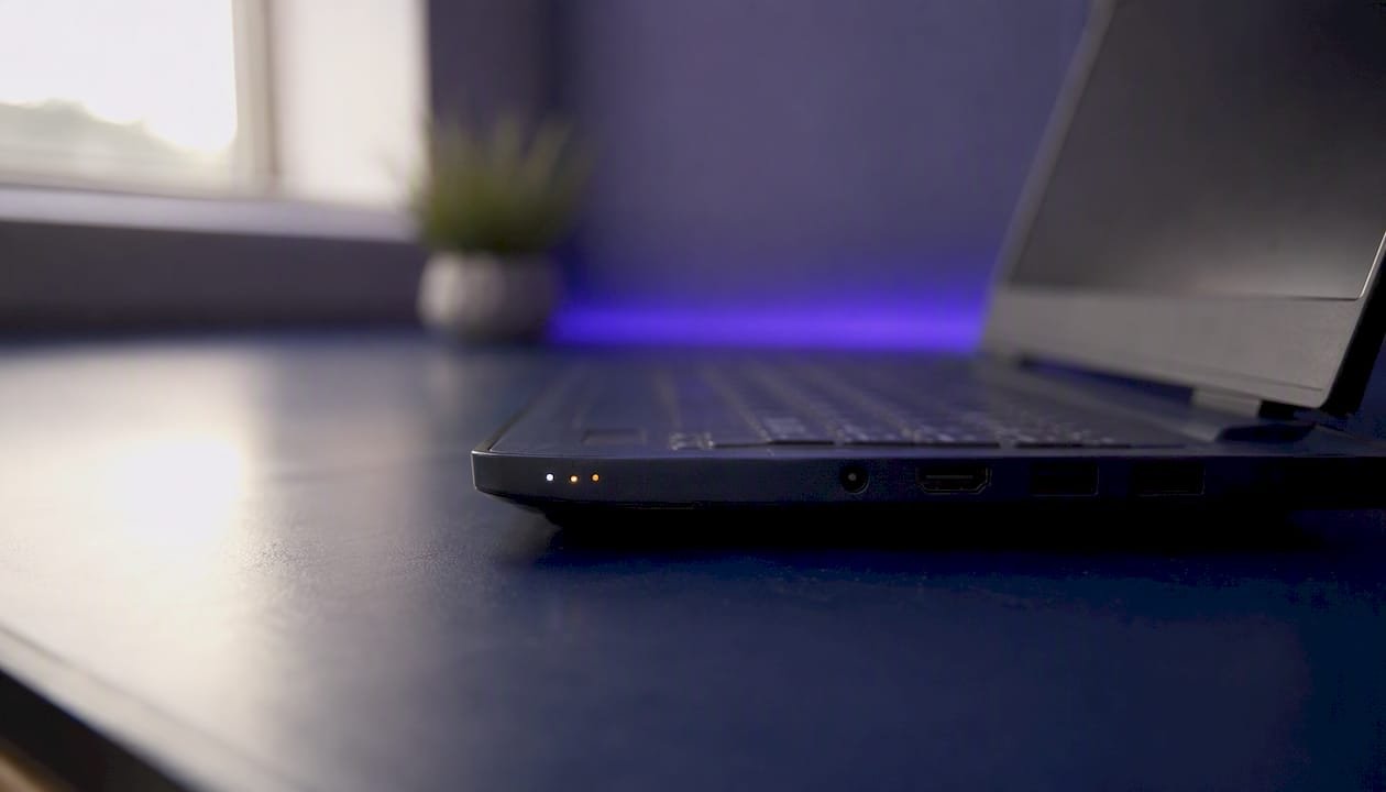 Blinking power LED light indicators on laptop