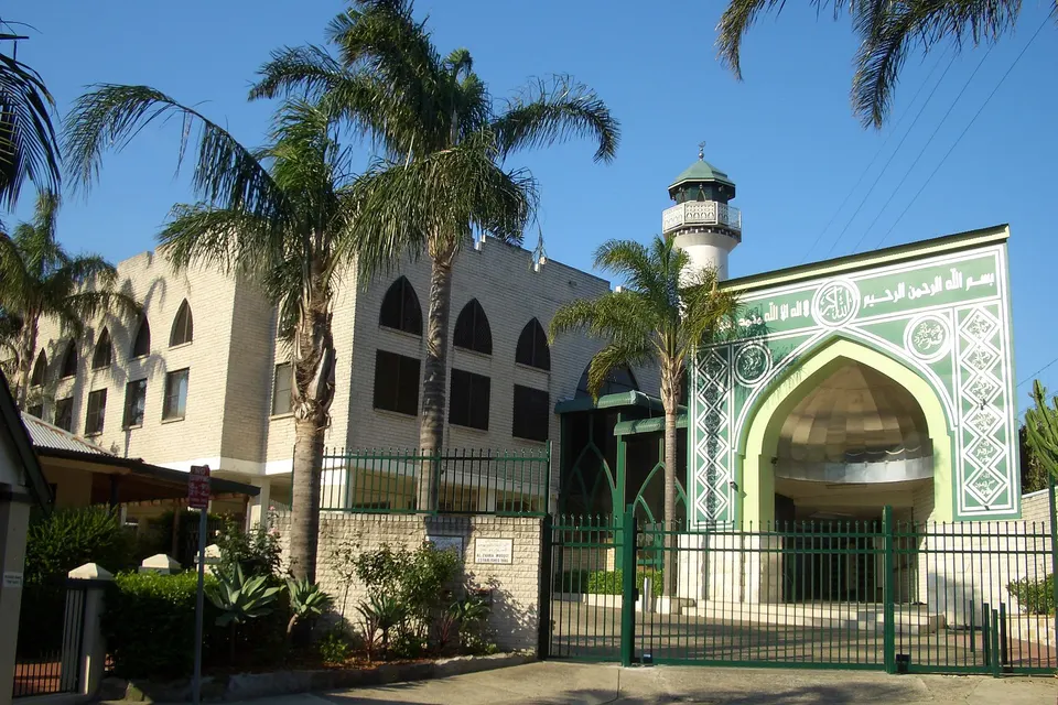 Al-Zahra Arncliffe Mosque. On the facade can be seen the names of the 12 Imams -