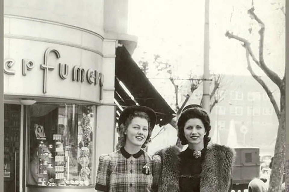 Valma Ashcroft (later Burrows) and unidentified model Format: Photograph Notes: 