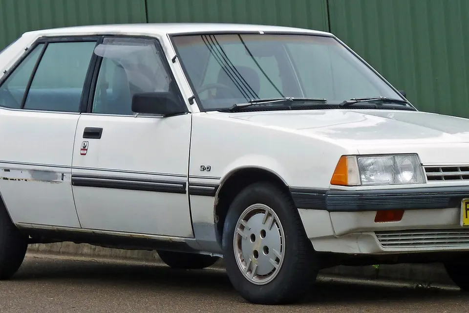 1985 Mitsubishi Sigma (GK) GL sedan. Photographed in Beverley Park, New South Wa