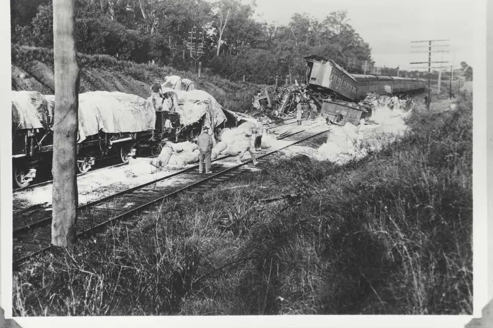 Derailment at Lochinvar - Collision between the No.8 Mail train and the No.94 Go
